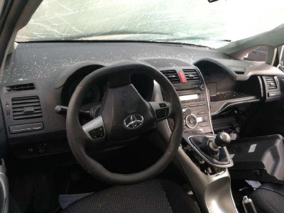 TOYOTA AURIS (E15)