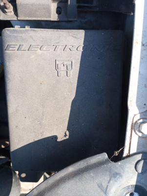 CAJA RELES / FUSIBLES