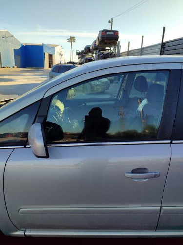 OPEL ZAFIRA B — vehículo donante para recambios 