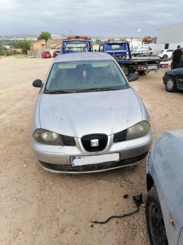 SEAT IBIZA (6L1) — vehículo donante para recambios 