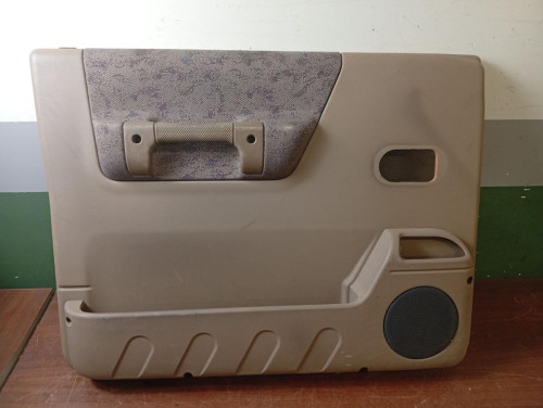 GUARNECIDO PUERTA DELANTERA DERECHA Land Rover DISCOVERY (LT) 