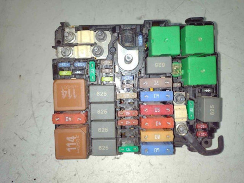  CAJA RELES / FUSIBLES 