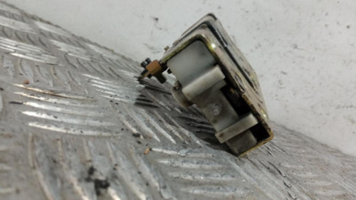  CERRADURA PUERTA DELANTERA DERECHA 