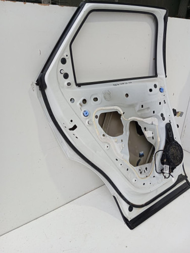 PUERTA TRASERA IZQUIERDA Peugeot 3008 