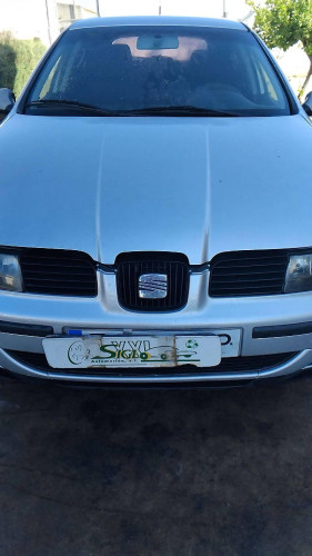 REJILLA DELANTERA Seat Leon (1M1)(11.1999->) SEAT Leon (1M1)(11.1999->) 