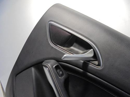 GUARNECIDO PUERTA TRASERA DERECHA MERCEDES-BENZ CLASE CLA (BM 117) 
