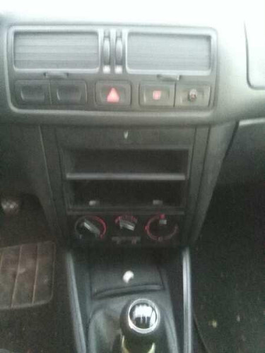  VOLKSWAGEN BORA BERLINA (1J2)(1998) 