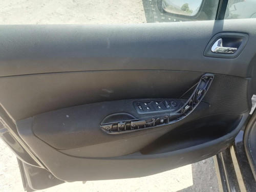 PEUGEOT 308 — vehículo donante para recambios 