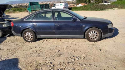 AUDI A6 BERLINA (4B2)