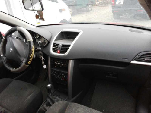PEUGEOT 207 — vehículo donante para recambios 