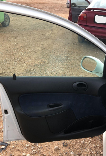 PEUGEOT 206 — vehículo donante para recambios 