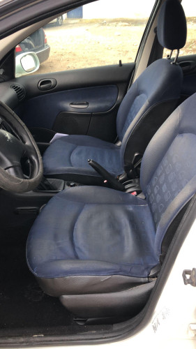 PEUGEOT 206 — vehículo donante para recambios 