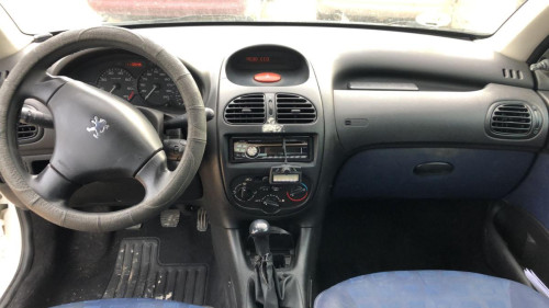 PEUGEOT 206 — vehículo donante para recambios 