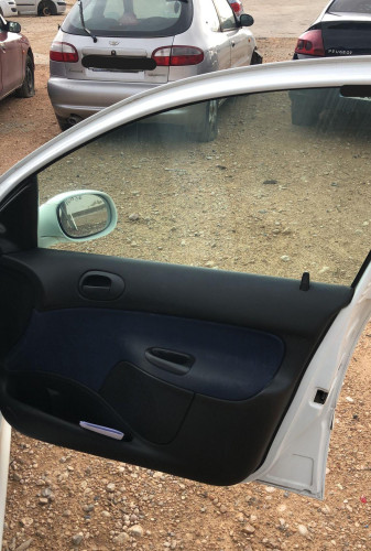 PEUGEOT 206 — vehículo donante para recambios 