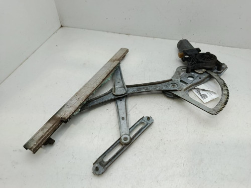 ELEVALUNAS DELANTERO IZQUIERDO Mercedes-Benz CLASE C (BM 202) BERLINA 
