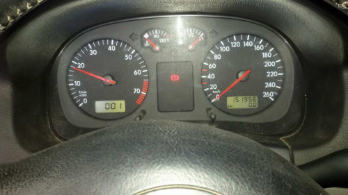 VOLKSWAGEN GOLF IV BERLINA (1J1)(10.1997) — vehículo donante para recambios 