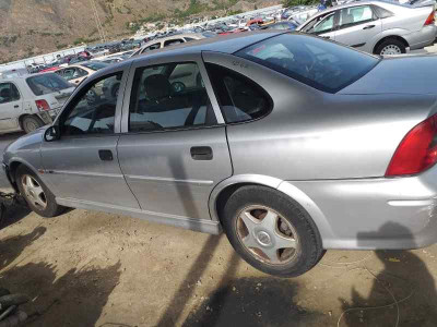 OPEL VECTRA B BERLINA