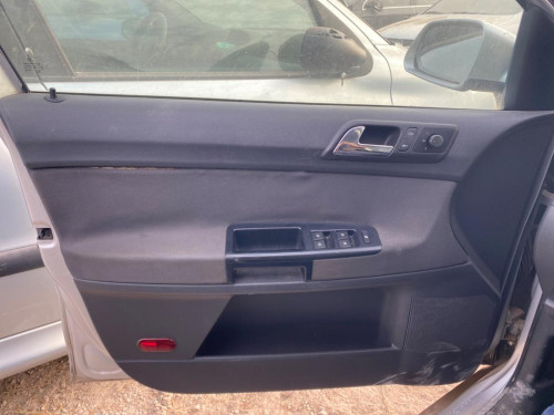 GUARNECIDO PUERTA DELANTERA IZQUIERDA VOLKSWAGEN POLO IV (9N3) 