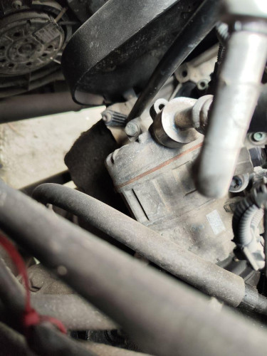  VOLKSWAGEN TOUAREG (7LA) 