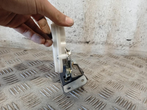 CERRADURA MALETERO / PORTON 