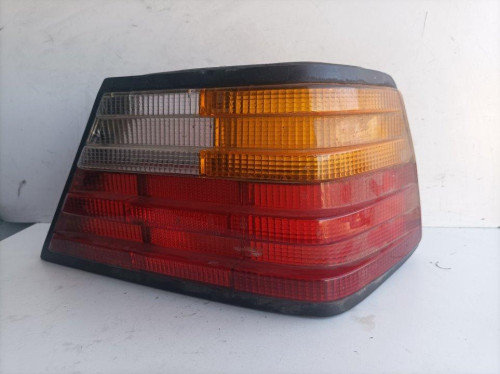 PILOTO TRASERO DERECHO Mercedes-Benz CLASE 124 (BM 124) BERLINA 