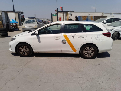 TOYOTA AURIS (E18)