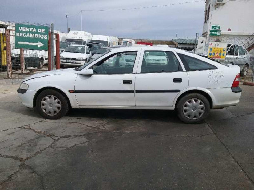  OPEL VECTRA B BERLINA 
