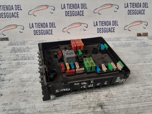  CAJA RELES / FUSIBLES 