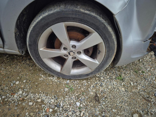 BRAZO SUSPENSION DELANTERO DERECHO Skoda RAPID (NH) 