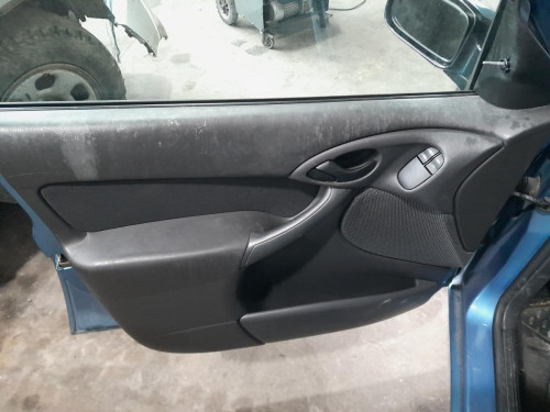  FORD FOCUS BERLINA (CAK) 