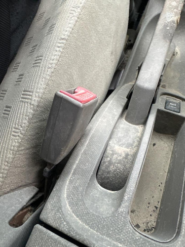 ENGANCHE CINTURON DELANTERO IZQUIERDO Nissan MICRA (K12E) 