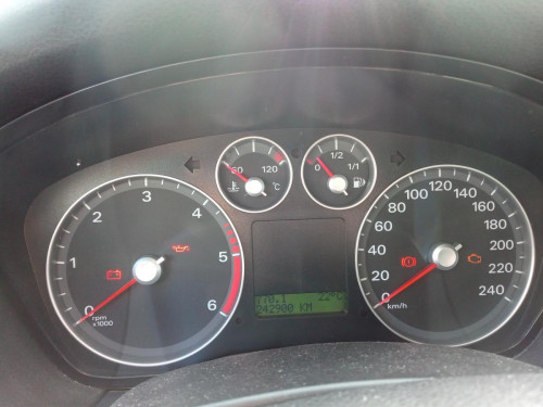  FORD FOCUS BERLINA (CAP) 