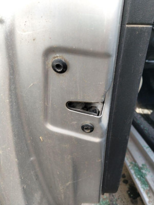 CERRADURA PUERTA TRASERA IZQUIERDA