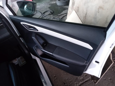 GUARNECIDO PUERTA DELANTERA DERECHA, SEAT, ARONA (KJ)