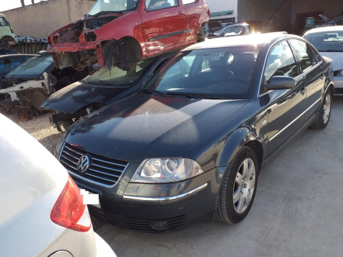  VOLKSWAGEN PASSAT BERLINA (3B3) 
