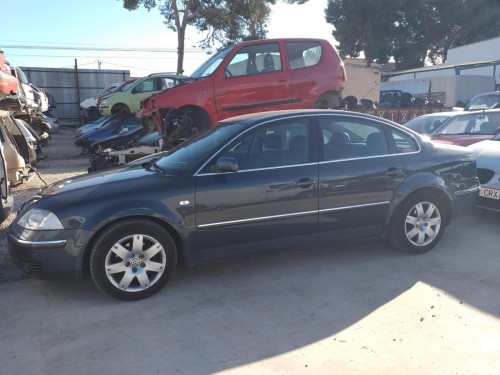  VOLKSWAGEN PASSAT BERLINA (3B3) 