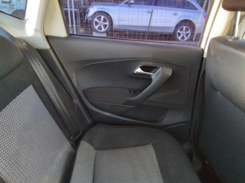 GUARNECIDO PUERTA TRASERA IZQUIERDA Volkswagen POLO V (6R1) 