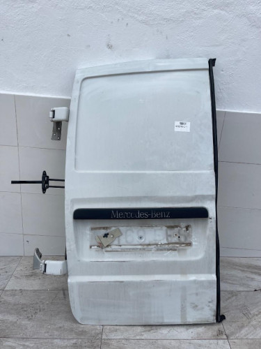 PUERTA TRASERA IZQUIERDA Mercedes-Benz VITO FURGÓN (639) 
