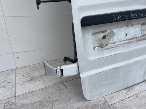 PUERTA TRASERA IZQUIERDA Mercedes-Benz VITO FURGÓN (639) 