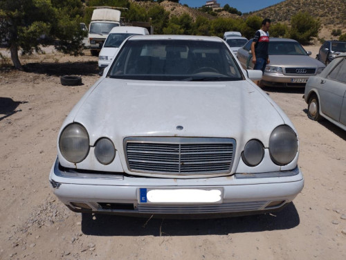MERCEDES-BENZ CLASE E (BM 210) BERLINA — vehículo donante para recambios 