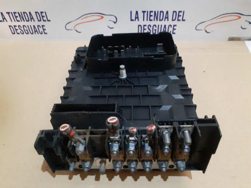  CAJA RELES / FUSIBLES 