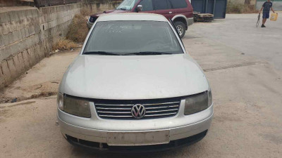 VOLKSWAGEN PASSAT BERLINA (3B2)