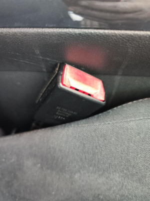 ENGANCHE CINTURON DELANTERO DERECHO