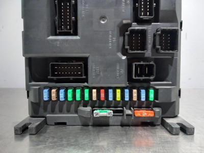 CAJA RELES / FUSIBLES