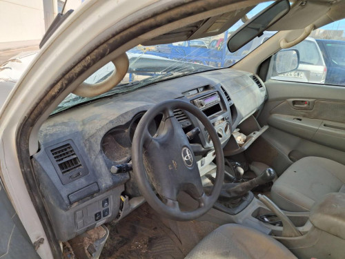 TOYOTA HILUX (KUN) — vehículo donante para recambios 