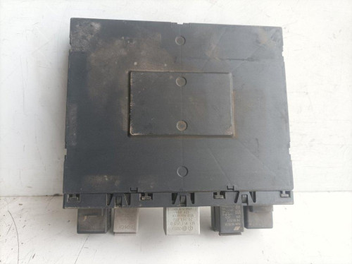  CAJA RELES / FUSIBLES 