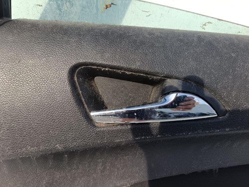 MANETA INTERIOR TRASERA DERECHA OPEL ASTRA J BERLINA 5P 