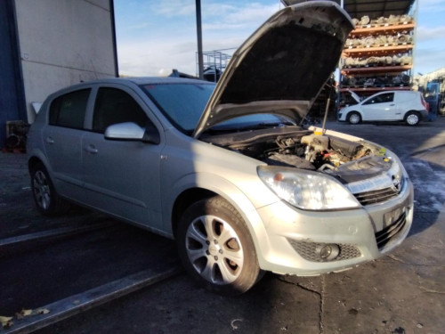 OPEL ASTRA H BERLINA — vehículo donante para recambios 