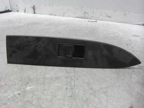 MANDO ELEVALUNAS TRASERO DERECHO Toyota AVENSIS CROSS SPORT (T27) 