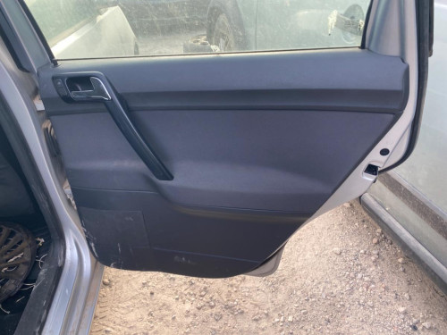 GUARNECIDO PUERTA TRASERA DERECHA Volkswagen POLO IV (9N3) 
